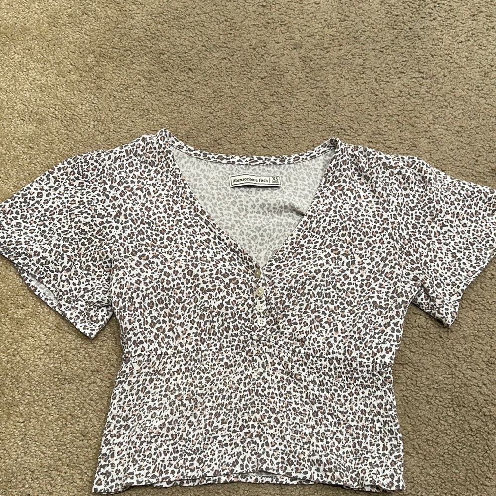 Abercrombie & Fitch XS Cheetah print crop top